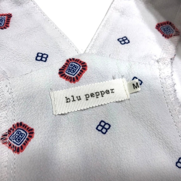 SOLD Blu Pepper V-Neck Sleeveless Blouse - Picture 3 of 6